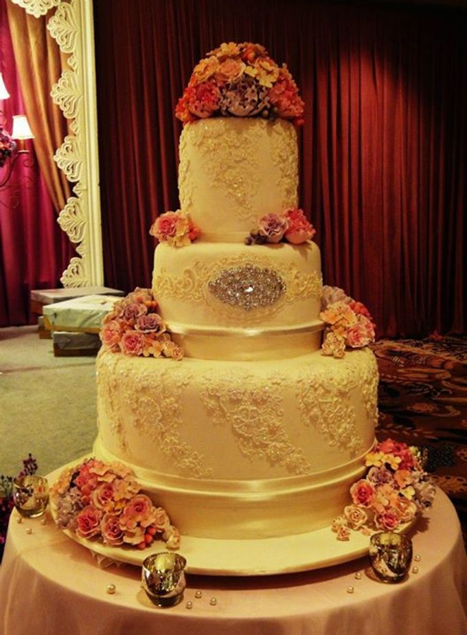 3 layers wedding cakes by LeNovelle Cake