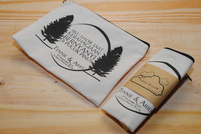 souvenir pouch blacu by Plung Creativo - 001 souvenir pouch blacu by Plung Creativo - 001