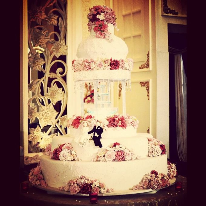 3 layers wedding cakes by LeNovelle Cake