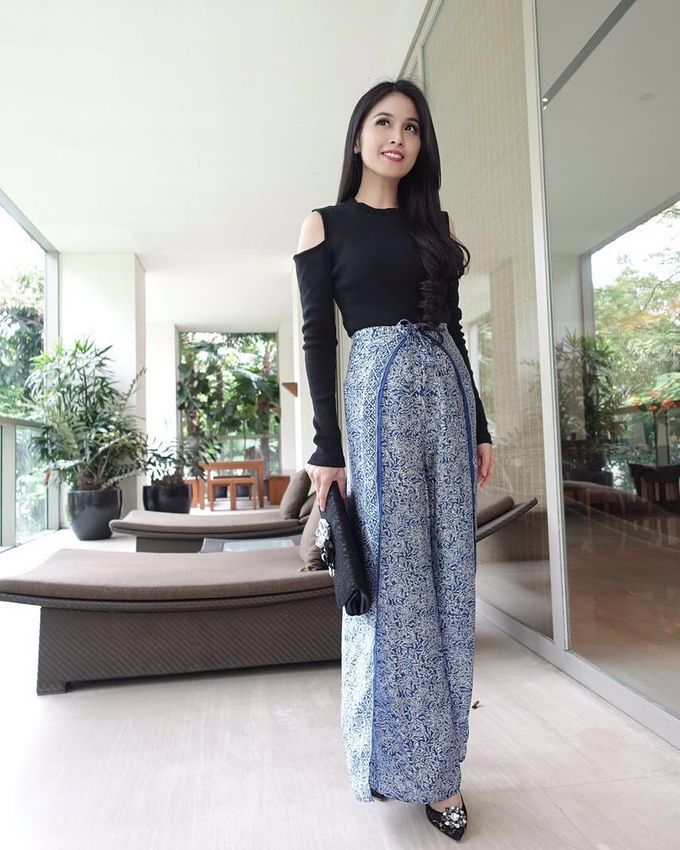 Collections Shop. shopnow-jl6vb8f5.ga > Products. Filters. Showing of products Jovani’s most amazing sexy dress yet as seen on so many celebrities including Amanda Holden, Katy Perry, Paris Hilton, Lucy Mecklenburgh, Maria Fowler and Lilly Ghalichi, plus many many more.