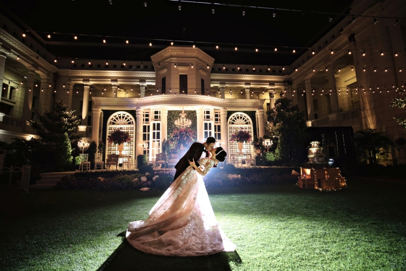 The Classic Outdoor Wedding of Junior Liem and Putri ...